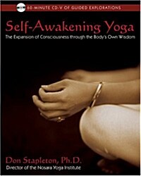 Self-Awakening Yoga: The Expansion of Consciousness Through the Bodys Own Wisdom [With CD] (Paperback)
