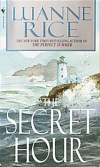 The Secret Hour (Mass Market Paperback)