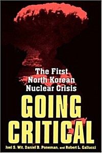 Going Critical: The First North Korean Nuclear Crisis (Paperback)