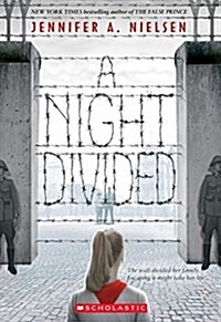 A Night Divided (Scholastic Gold) (Paperback)